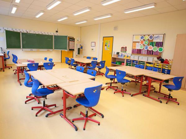 Höhenverstellbare Stühle und Tische - Grundschule Pädagogium Schwerin